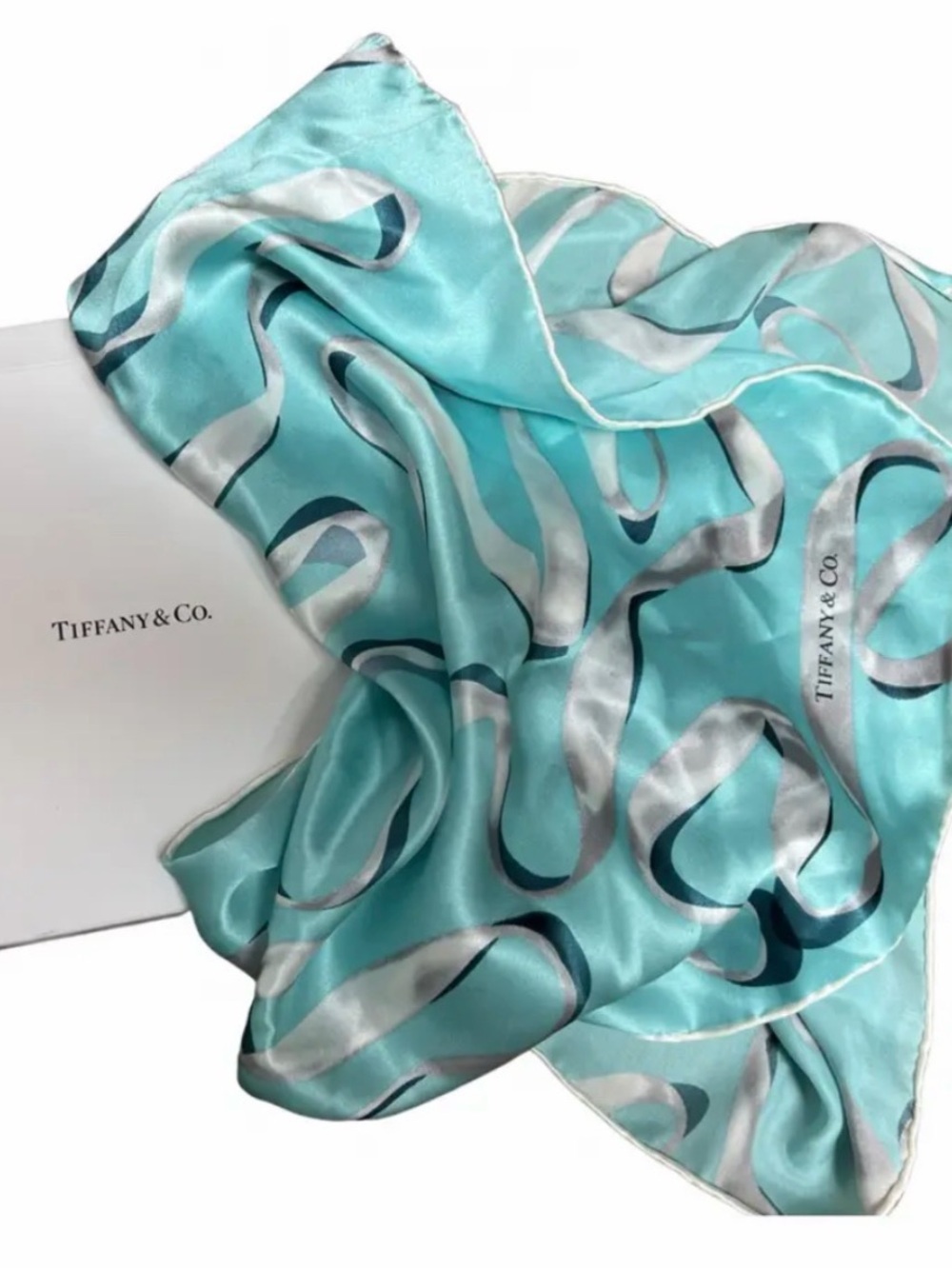 Tiffany & Co. Iconic Pure Silk
Tiffany Ribbon Scarf